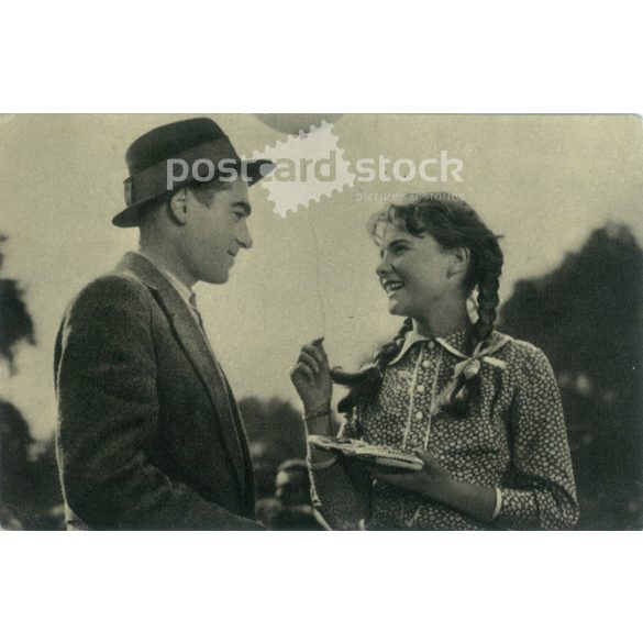 1955 - Mari Törőcsik and Imre Soós in the movie Körhinta (The Carousel). Photo sheet, postcard. (2791015)