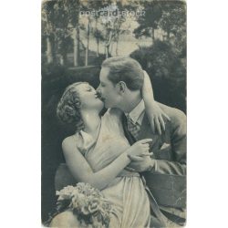 1942 - Romantic couple. Photo sheet, postcard. (2791030)