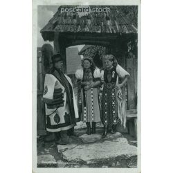   1943 - Banfihunyad. Traditional costume. Photo sheet, postcard. (2791049)