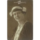 1920 - Portrait of a young woman by Rozgonyi, a modernist photographer. Photo sheet, postcard. (2791077