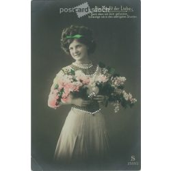 Romantic postcard. Colored photo sheet, postcard. (2791089)