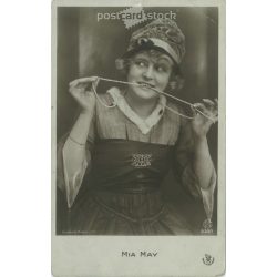   1924 - Austrian actress Mia May.Photo sheet, postcard. (2791122)