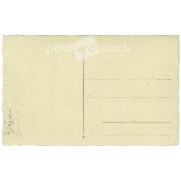 Mother with daughters. Photo sheet, postcard. (2791196)