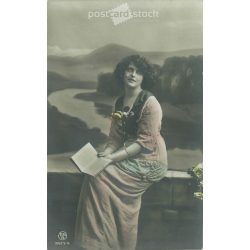 1913 - Romantic postcard. Colored photo sheet. (2791209)