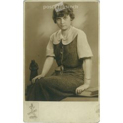 1933 - Young lady portrait. Photo sheet, postcard. (2791262)