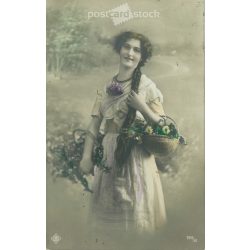 1915 - Romantic postcard. Colored photo sheet. (2791274)