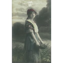 1916 - Romantic postcard. Colored photo sheet. (2791276)
