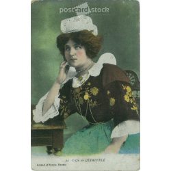   Francia. Quimperlé hair ornament. Colored photo sheet, postcard. (2791297)