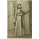 Young woman, studio shot. Kispest. Artistic photography of the photograper Csathó. Photo sheet, postcard. (2791298)