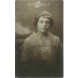 1921 - Portrait of a young woman. With the greetings: To my brother. Photo sheet, postcard. (2791340)