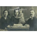 1915 - Family photo. Photo sheet, postcard. (2791351)