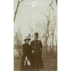   1913? - Austrian military officer with his wife. On the backside the inscription: Mama. Photo sheet, postcard. (2791374)