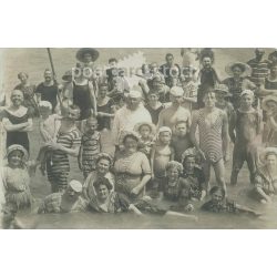   1911 - Group photo of bathers at Balaton. Photo sheet, postcard. (2791441)