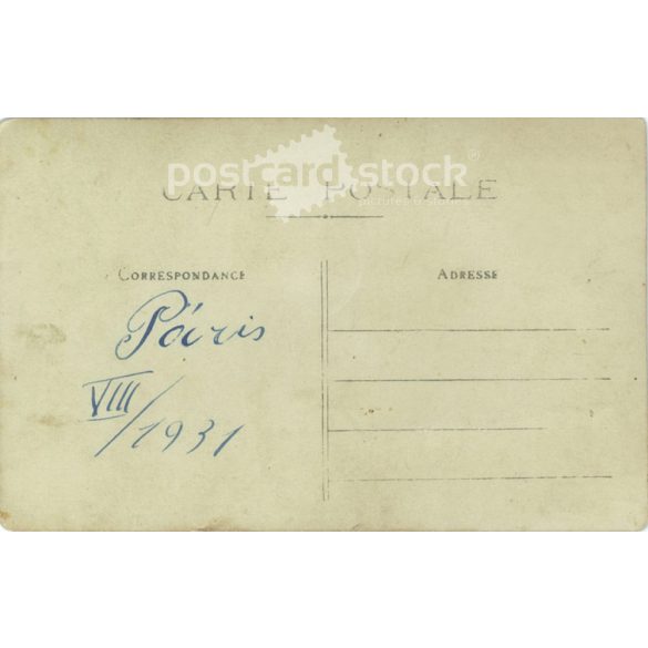 1931 - Paris. Casual street group photo. Photo sheet, postcard. (2791452)