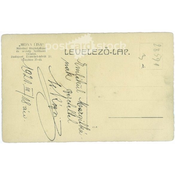 1921 - Portrait of picturesque young woman. Black and white photo sheet. Postcard. (2791533)