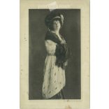 1911 - Lady in furcoat. Black and white photo sheet, postcard. (2791592)