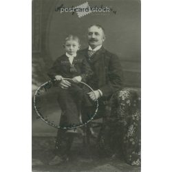   1929 - "Father's Strictness". Black and white photo sheet. (2791599)