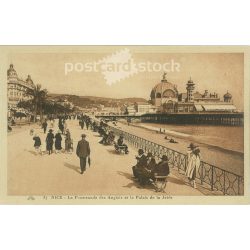   Nice. People walking on the beach in the background with the pier building. Photo sheet, postcard. (2791674)