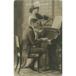 1915 - Romantic postcard. (2791693)