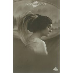 1914 - Romantic postcard. Colored photo sheet. (2791723)