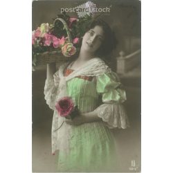 1913 - Romantic postcard. Colored photo sheet. (2791758)