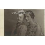 Mother and son studio, portrait photo. 1930s. (2791799)