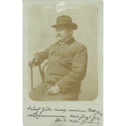   1902 - Studio photo of a more talented man in a hat with a walking stick. Postcard, photo sheet. (2791807)