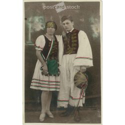   Young couple in traditional costume. Postcard, colored photo sheet. (2791823)
