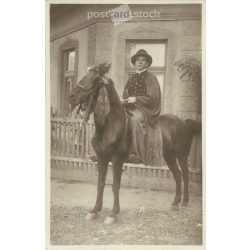   Bachelor on horseback. The work of István Pankovits’ photo studio, Gyömrő. Postcard, photo sheet (2791824)