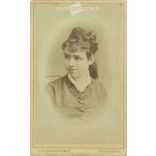 Portrait photo of young woman from Gust Bingenheimer’s photo studio. Regensburg. Cabinet photo / hardback photo / business card. (2791870)