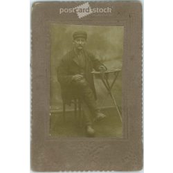  Portrait photo of a senior lower class man. Laminated on embossed hardboard. Cabinet photo / hardback photo / business card. (2791876)
