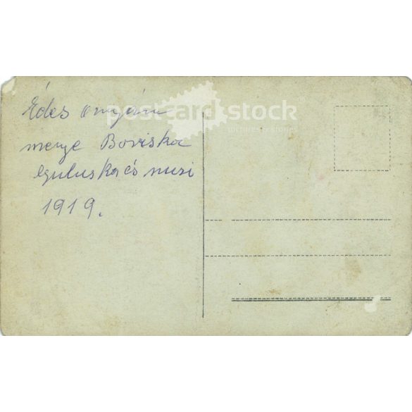 1919 - Mother with weasel and grandchildren. A year after the war. Original paper image. Postcard, photo sheet. (2791906)