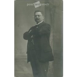   Photograph of a full-length, middle-aged man made in the photo studio of Gyula Ruzicska, in a characteristic, definite pose. Debrecen. Original paper image. Postcard, photo sheet. (2791922)