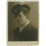 1937 - Portrait photograph of a young flight officer. Original paper image. (2791944)