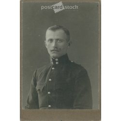   Studio portrait photo of young military officer,  Cabinet card / CDV photo / hardback photo. (2791960)