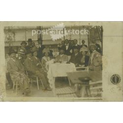   Casual, restaurant group photo in the Gundel restaurant. Budapest. Original paper image. Postcard, photo sheet. (2791966)