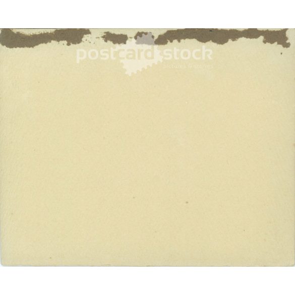 1924 - Studio photo of young couple. Original paper image. (2791987)