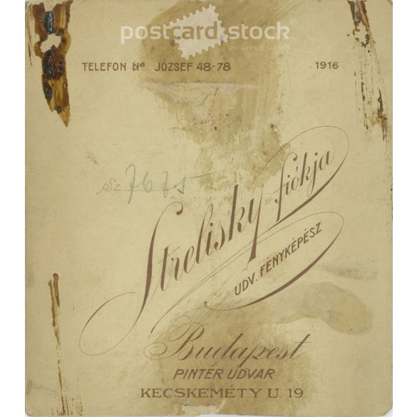 1916 - Cabinet photo taken in Strelisky’s photo studio. Budapest. Full length photo of young woman in elegant attire.  Cabinet card / CDV photo / hardback photo. (2791988)