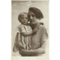   1927 - Lizike with her mother. Original paper image. Postcard, photo sheet. (2791994)