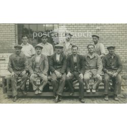   circa 1930 - Brigade photo in front of the workshop. Original paper image. Postcard, photo sheet. (2791998)