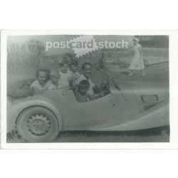   Sports car and fans. Original paper image from the 1930s. (2792009)
