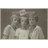 Recorded in Gyula Knöpfler’s studio. Half-length photo of brothers. Original paper image. Postcard, photo sheet. 1920s. (2792041)