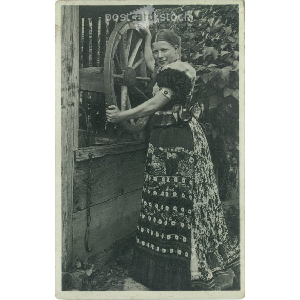 1931 – Mezőkövesdi folk costume. Black and white photo sheet, postcard. (2792097)