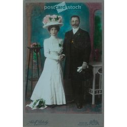   1902 - Adolf Pistecky photography studio, Vienna. Full-length wedding photo of a young couple. Colored  Cabinet card / CDV photo / hardback photo. (2792099)