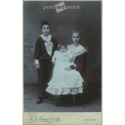   Early 1900s. H.G. Brunn’s photographic studio, Vienna. Full-length studio group photo. Brothers and sisters.  Cabinet card / CDV photo / hardback photo. (2792104)