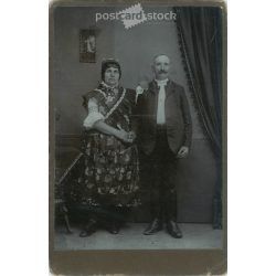   Early 1900s. Photographer Lajos Madarász, Pécs. Full-length studio photo of an elderly couple.  Cabinet card / CDV photo / hardback photo. (2792107)