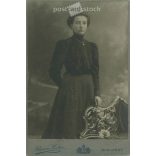 Early 1900s. Rasem Victor photography studio, Budapest. Full-length studio photo. Young woman in elegant clothes.  Cabinet card / CDV photo / hardback photo. (2792108)