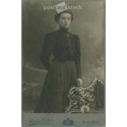   Early 1900s. Rasem Victor photography studio, Budapest. Full-length studio photo. Young woman in elegant clothes.  Cabinet card / CDV photo / hardback photo. (2792108)