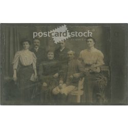   Early 1900s. Elbl and Pietsch photography studio, Budapest. Full family studio group photo.  Cabinet card / CDV photo / hardback photo. (2792112)