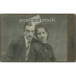 Early 1900s. H. Bichler photographic studio, Steyr. Studio photo of a young couple. Artistic photography.  Cabinet card / CDV photo / hardback photo. (2792114)
